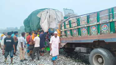 ট্রাকের ধাক্কায় চালক-হেলপার নিহত