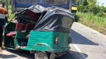 ট্রাক-অটোরিকশার সংঘর্ষে বাবা-ছেলেসহ নিহত ৩