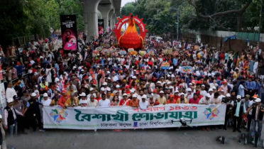 বৈশাখী শোভাযাত্রায় মানুষের ঢল