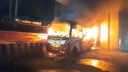 সড়কে থেমে থাকা বাসে আগুন