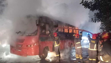 আধা ঘন্টার ব্যবধানে দুই বাসে আগুন