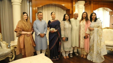 তারেক রহমানের পরিবারের সঙ্গে ড. ইউনূসের ঈদ শুভেচ্ছা বিনিময় তারেক রহমানের পরিবারের সঙ্গে ড. ইউনূসের ঈদ শুভেচ্ছা বিনিময়