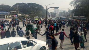সাত কলেজ শিক্ষার্থীদের সড়ক অবরোধ, যান চলাচল বন্ধ