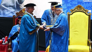 প্রফেসর ইউনূসকে সম্মানসূচক ডক্টরেট ডিগ্রি প্রদান মালয়েশিয়ান বিশ্ববিদ্যালয়ের
