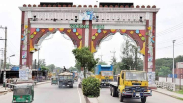 পিকআপ-কাভার্ডভ্যান সংঘর্ষে প্রাণ গেল পাঁচ জনের