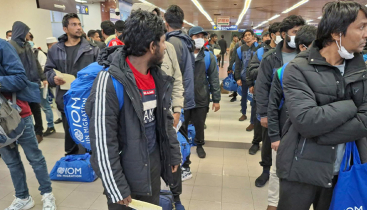 লিবিয়া থেকে দেশে ফিরলেন ১৬৫ বাংলাদেশি