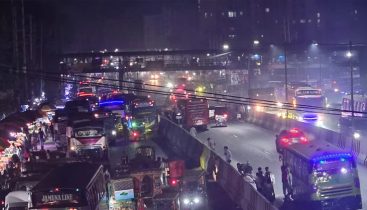 সড়কে ঘরমুখো মানুষের চাপ, যানজট না থাকায় স্বস্তি