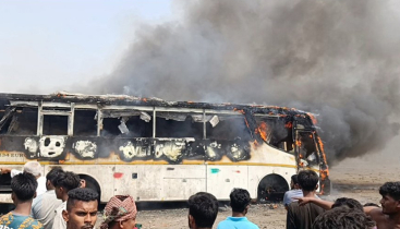 একসঙ্গে ৩ বাসে আগুন একসঙ্গে ৩ বাসে আগুন