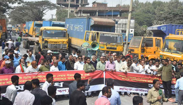 অনির্দিষ্টকালের কর্মবিরতিতে চট্টগ্রাম বন্দর