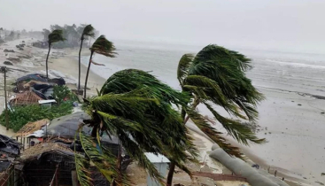 রাতেই আসছে ৬০ কিমি বেগে ঝড়