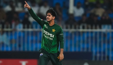 টি-টোয়েন্টি অলরাউন্ডা র‌্যাঙ্কিংয়ের শীর্ষে সাইম আইয়ুব