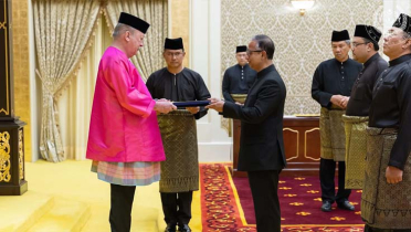 মালয়েশিয়ার রাজা কাছে পরিচয়পত্র পেশ করলেন হাইকমিশনার