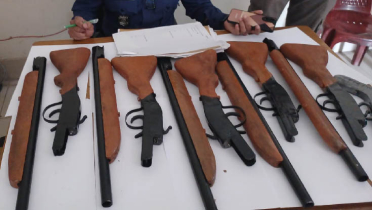 কবরস্থানে মিলল একনলা বন্দুক-পাইপগান কবরস্থানে মিলল একনলা বন্দুক-পাইপগান