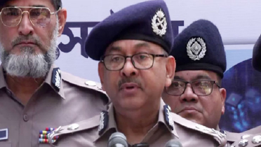 ‘সন্ত্রাসীদের ধরতে সাঁড়াশি অভিযান চলছে’ ‘সন্ত্রাসীদের ধরতে সাঁড়াশি অভিযান চলছে’