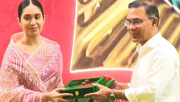 খালেদা জিয়ার স্বাধীনতা পুরস্কার নিলেন জাইমা রহমান খালেদা জিয়ার স্বাধীনতা পুরস্কার নিলেন জাইমা রহমান