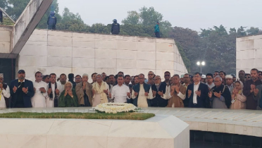 জিয়াউর রহমানের সমাধিতে শ্রদ্ধা নিবেদন করলেন তারেক রহমান