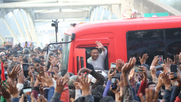 জাতীয় স্মৃতিসৌধের উদ্দেশ্যে সাভারের পথে তারেক রহমান