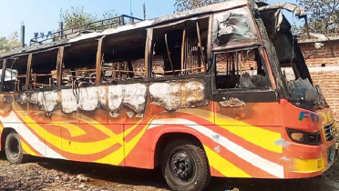যশোরে বিএনপির নির্বাচনী সমন্বয়কের বাসে আগুন যশোরে বিএনপির নির্বাচনী সমন্বয়কের বাসে আগুন