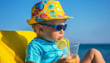 গরমে শিশুদের সুস্থ রাখতে করণীয়