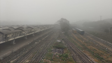 কুয়াশার চাদরে ‘ঢাকা’ রাজধানী, জনজীবনে ভোগান্তি