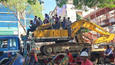 ফের বুলডোজার নিয়ে ধানমন্ডি ৩২ নম্বরে এক দল তরুণ ফের বুলডোজার নিয়ে ধানমন্ডি ৩২ নম্বরে এক দল তরুণ