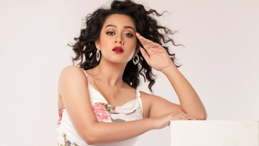 সমালোচনা নিয়ে মাথা ঘামান না দীঘি