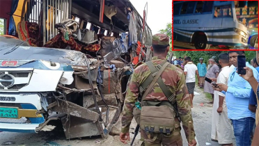 দাঁড়িয়ে থাকা আমবোঝাই ট্রাকে বাসের ধাক্কা, নিহত ৫