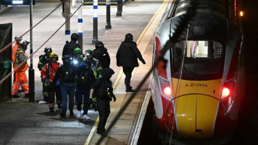 যুক্তরাজ্যে চলন্ত ট্রেনে হামলায় আহত ৯