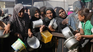 যুদ্ধবিরতি মানছে না ইসরায়েল, আটকে রেখেছে ত্রাণ