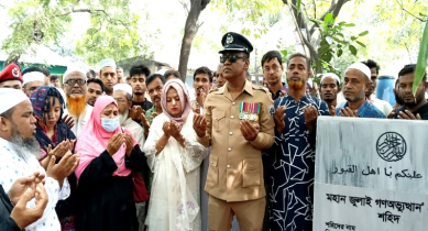শহীদ জাকারিয়ার কবর জিয়ারত করলেন কালীগঞ্জ প্রশাসন