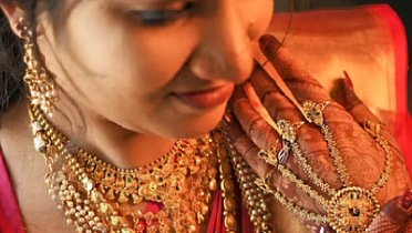 আরও কমিয়ে স্বর্ণের নতুন দাম নির্ধারণ