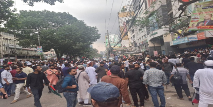 ভিপি নুরের ওপর হামলার প্রতিবাদে বিভিন্নস্থানে সড়ক অবরোধ, বিক্ষোভ