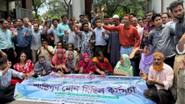 সরকারি কর্মকর্তা-কর্মচারীদের বিক্ষোভে উত্তাল সচিবালয়