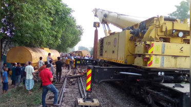 ১২ ঘন্টা পরও ঢাকা-সিলেট রেল যোগাযোগ স্বাভাবিক হয়নি