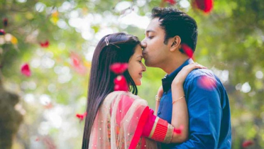 আজ স্ত্রীর প্রশংসা করার দিন