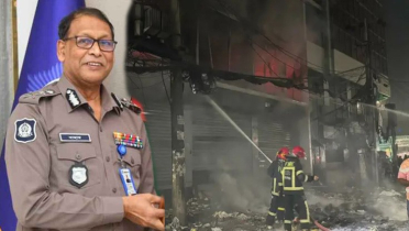 ক্ষয়ক্ষতি দেখতে প্রথম আলো ভবনে আইজিপি ক্ষয়ক্ষতি দেখতে প্রথম আলো ভবনে আইজিপি