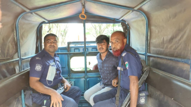 ইবিতে ছাত্রলীগ নেতাকে পুলিশে দিলো ছাত্রদল