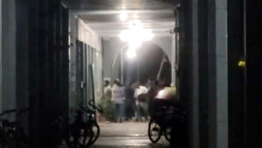 এবার বাকৃবিতে শিক্ষার্থীদের ওপর বহিরাগতদের হামলা