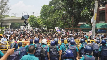 ইশরাক সমর্থকদের লংমার্চে পুলিশি বাধা