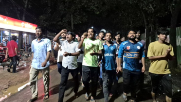 এবার জাবি হলে ছাত্ররাজনীতি নিষিদ্ধের দাবিতে বিক্ষোভ