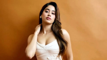 কার প্রেমে হাবুডুবু খাচ্ছেন জাহ্নবী কাপুর?