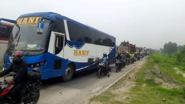 যমুনা সেতুর উভয় প্রান্তে ৩০ কিলোমিটার যানজট