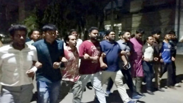জবি ছাত্রীকে যৌন হয়রানির প্রতিবাদে শিক্ষার্থীদের বিক্ষোভ জবি ছাত্রীকে যৌন হয়রানির প্রতিবাদে শিক্ষার্থীদের বিক্ষোভ