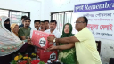 অসহায় নারীদের মাঝে সেলাই মেশিন বিতরণ