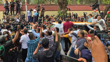 নেতাকর্মীদের ভালবাসায় সিক্ত হয়ে ‘ফিরোজা’য় খালেদা জিয়া 
