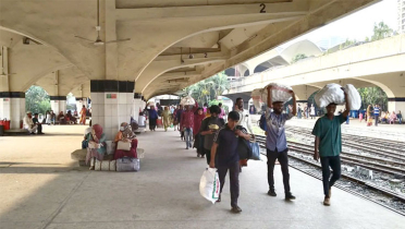 রাজধানীতে ফিরতে শুরু করেছেন কর্মজীবীরা রাজধানীতে ফিরতে শুরু করেছেন কর্মজীবীরা