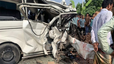 অ্যাম্বুলেন্স-ট্রলির মুখোমুখি সংঘর্ষে প্রাণ গেল যুবকের