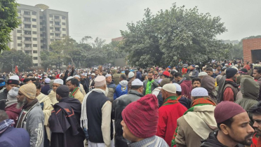 মানিক মিয়া অ্যাভিনিউয়ে শোকার্ত মানুষের ঢল মানিক মিয়া অ্যাভিনিউয়ে শোকার্ত মানুষের ঢল