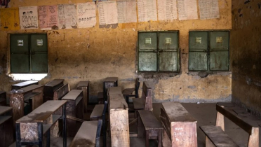 স্কুলে হামলা চালিয়ে ২২৭ শিক্ষক-শিক্ষার্থীকে অপহরণ