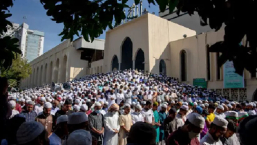 রমজানের প্রথম জুমায় বায়তুল মোকাররমে মুসল্লিদের ভিড় রমজানের প্রথম জুমায় বায়তুল মোকাররমে মুসল্লিদের ভিড়